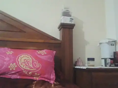 Snapshot of Nuttysub chatting on February 7, 1:53 am Nuttysub online show from February 7, 1:53 am