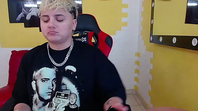 isabeautyx19 online show from January 11, 2:36 pm