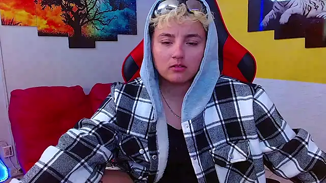 isabeautyx19 online show from February 13, 2:56 am