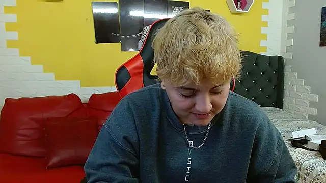 isabeautyx19 online show from October 2, 2:07 am