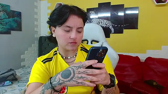 isabeautyx19 online show from April 5, 3:47 am