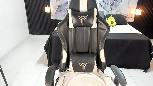 Ivy 16 online show from November 21, 12:04 pm