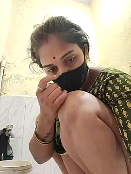 Snapshot of Hi_Radhika chatting on February 13, 1:50 am Hi Radhika online show from February 13, 1:50 am