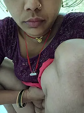 Snapshot of Hi_Radhika chatting on February 17, 1:47 am Hi Radhika online show from February 17, 1:47 am