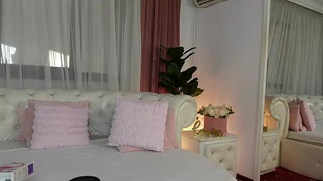 Snapshot of NinaCrystal1 chatting on June 13, 8:34 am NinaCrystal1 online show from June 13, 8:34 am
