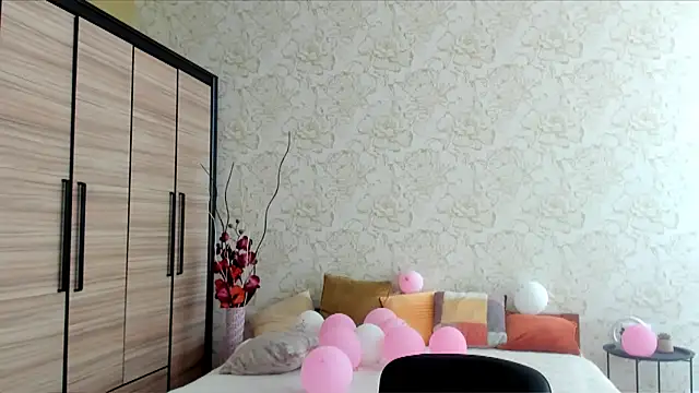 Snapshot of JulisSweet chatting on March 6, 11:14 am JulisSweet online show from March 6, 11:14 am