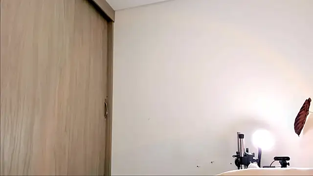 Snapshot of aalyce_syn chatting on September 11, 5:57 pm aalyce syn online show from September 11, 5:57 pm