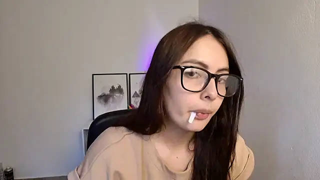 lalawhitte online show from July 18, 4:33 pm