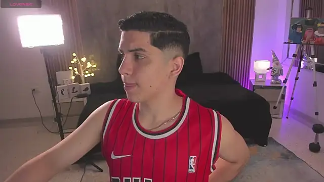 Brat  online show from December 13, 9:20 pm