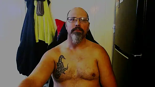 KrazyLegz online show from December 1, 6:30 pm