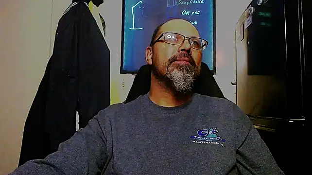 KrazyLegz online show from December 18, 2:10 am