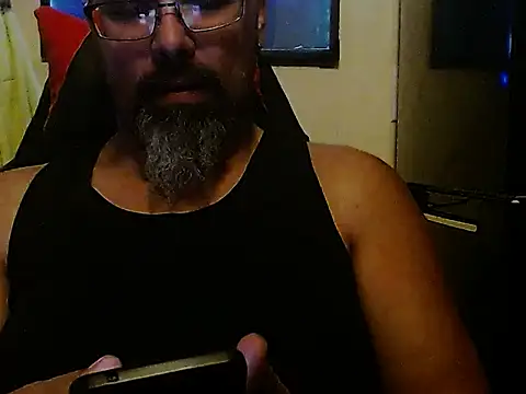 KrazyLegz online show from January 4, 8:05 pm