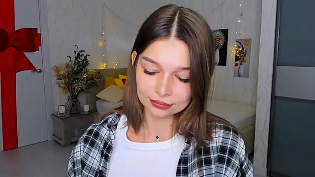 ContinentOfTranquility online show from February 4, 5:10 am