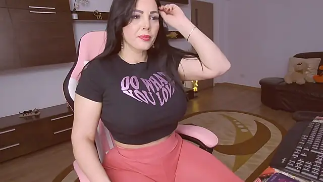 Snapshot of ReiyaRey chatting on February 5, 8:25 pm ReiyaRey online show from February 5, 8:25 pm