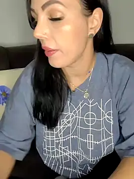 Snapshot of ReiyaRey chatting on November 4, 10:20 pm ReiyaRey online show from November 4, 10:20 pm