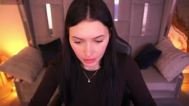 MilaSecrett online show from December 15, 2:43 pm