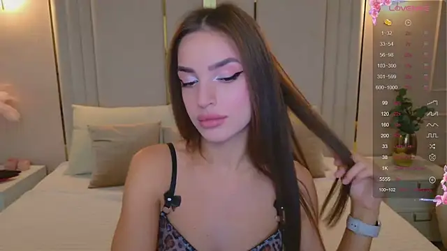 Snapshot of BellaHalles chatting on November 14, 6:23 am BellaHalles online show from November 14, 6:23 am