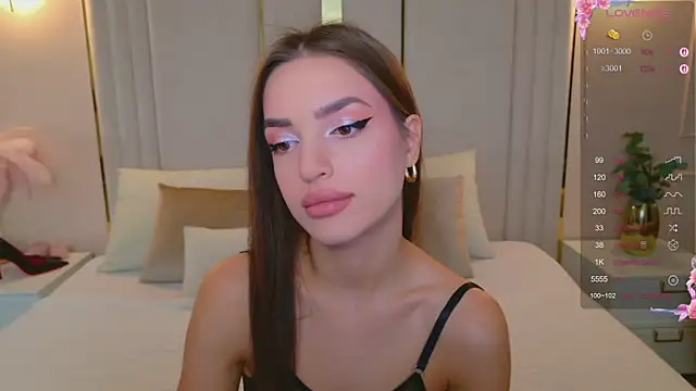 Snapshot of BellaHalles chatting on November 15, 6:22 am BellaHalles online show from November 15, 6:22 am