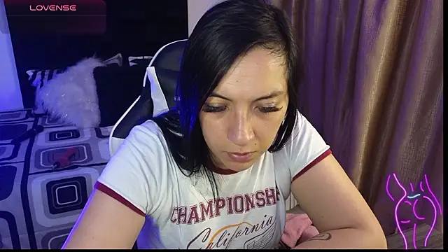 Snapshot of Majuu__ chatting on February 3, 11:48 am Majuu online show from February 3, 11:48 am