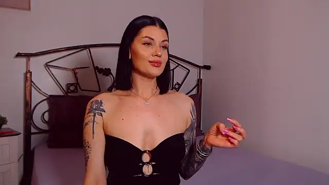 YvonneEverlee online show from May 20, 7:31 pm