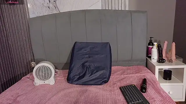 Snapshot of Danielaa_a chatting on October 28, 12:03 am Danielaa a online show from October 28, 12:03 am