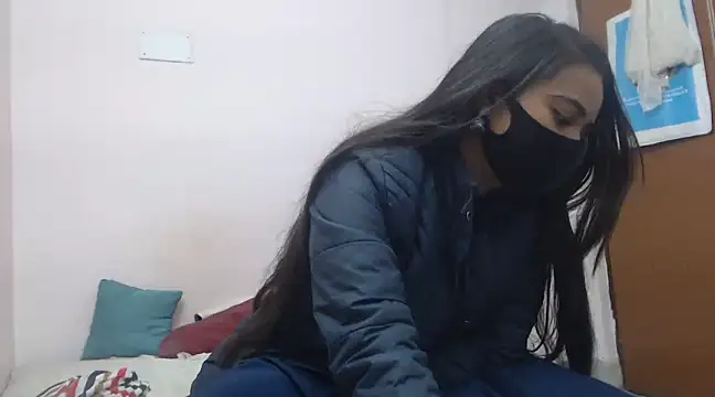 Snapshot of wildbabes chatting on December 14, 12:01 am wildbabes online show from December 14, 12:01 am