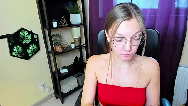Snapshot of EmillyPlay chatting on January 29, 10:27 am EmillyPlay online show from January 29, 10:27 am