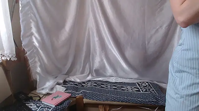 Burberrry  online show from April 8, 6:02 am