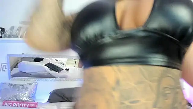 Snapshot of CocoSkyy chatting on January 27, 4:33 pm CocoSkyy online show from January 27, 4:33 pm