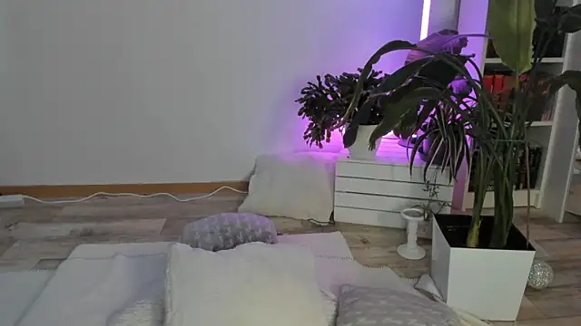 Snapshot of CocoSkyy chatting on September 9, 10:37 am CocoSkyy online show from September 9, 10:37 am