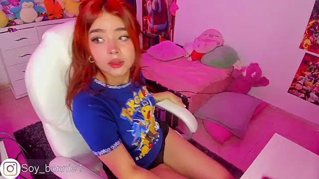 bonnie moon online show from December 13, 1:59 am