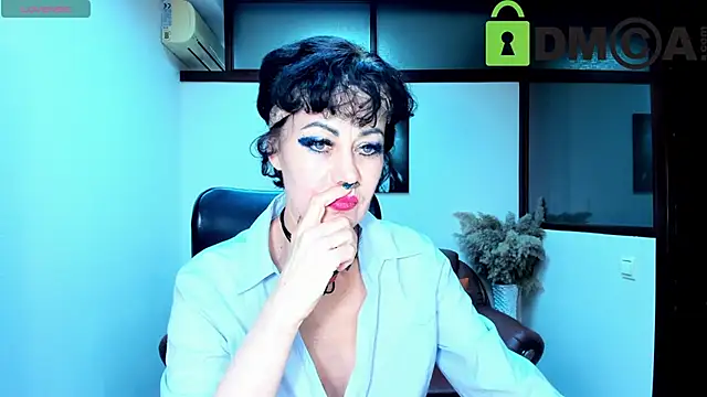 Silvia Wallec online show from February 15, 12:33 pm