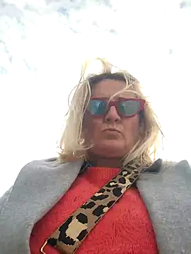 Snapshot of lady_charlyne chatting on February 19, 2:12 pm lady charlyne online show from February 19, 2:12 pm