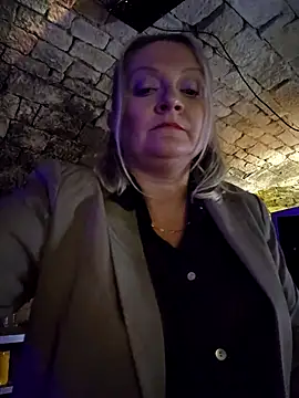 Snapshot of lady_charlyne chatting on February 28, 8:39 pm lady charlyne online show from February 28, 8:39 pm