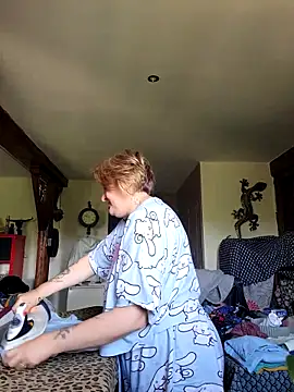 Snapshot of lady_charlyne chatting on May 5, 8:44 am lady charlyne online show from May 5, 8:44 am