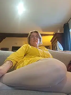 Snapshot of lady_charlyne chatting on May 12, 6:16 pm lady charlyne online show from May 12, 6:16 pm