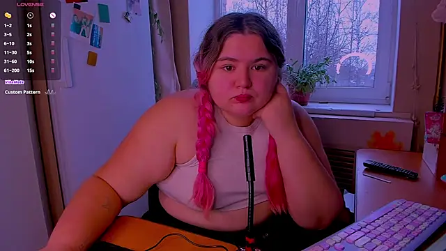 Freakcute  online show from December 20, 10:16 am