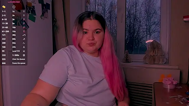 Freakcute  online show from December 26, 1:32 pm