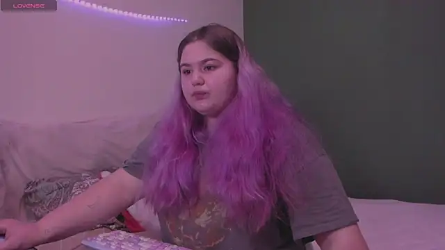 Freakcute  online show from February 9, 3:23 pm