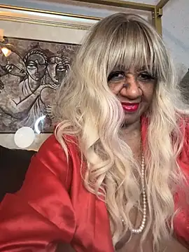 BreanaDivine online show from February 13, 5:03 am