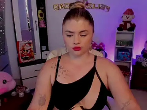 chloejones   online show from December 10, 9:43 pm