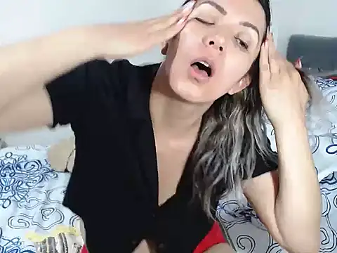 Snapshot of Chantal_hott chatting on December 12, 5:20 am Chantal hott online show from December 12, 5:20 am