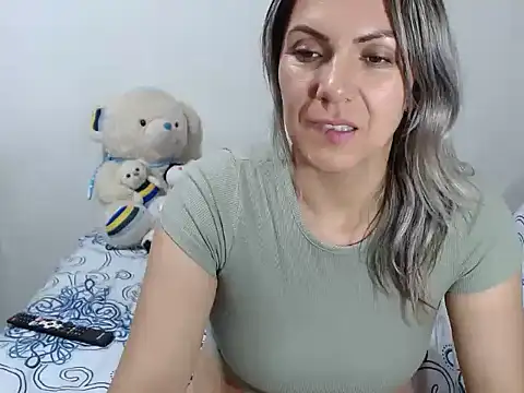 Snapshot of Chantal_hott chatting on December 13, 2:43 am Chantal hott online show from December 13, 2:43 am