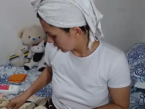 Snapshot of Chantal_hott chatting on December 14, 8:51 pm Chantal hott online show from December 14, 8:51 pm