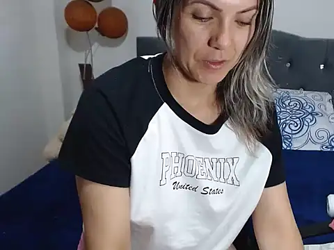 Snapshot of Chantal_hott chatting on December 18, 3:04 am Chantal hott online show from December 18, 3:04 am