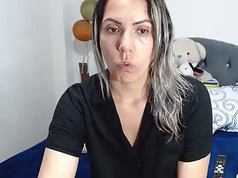 Snapshot of Chantal_hott chatting on December 18, 8:47 pm Chantal hott online show from December 18, 8:47 pm