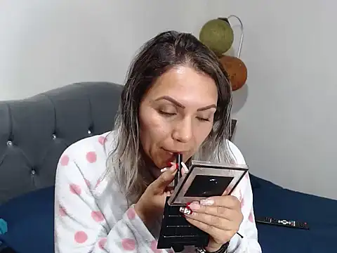 Snapshot of Chantal_hott chatting on December 22, 10:47 pm Chantal hott online show from December 22, 10:47 pm
