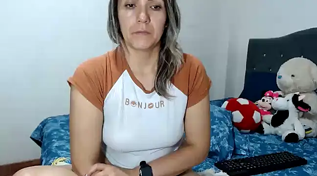 Snapshot of Chantal_hott chatting on February 21, 2:50 am Chantal hott online show from February 21, 2:50 am
