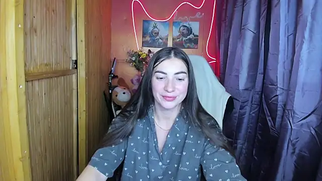 Snapshot of Fiery_Brunette_ chatting on December 25, 11:43 am Fiery Brunette  online show from December 25, 11:43 am