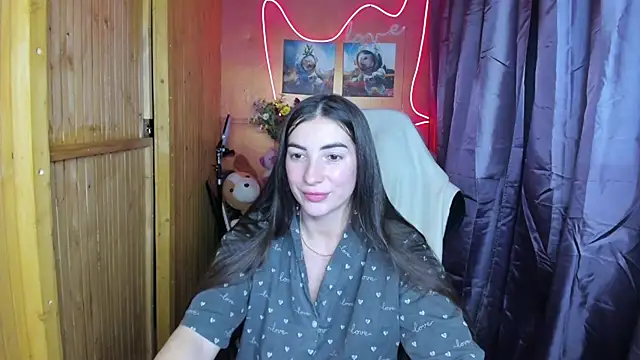 Snapshot of Fiery_Brunette_ chatting on December 25, 6:30 pm Fiery Brunette  online show from December 25, 6:30 pm